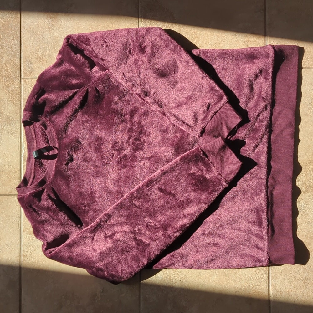 Super soft GAIAM lounge sweater / crewneck – plum